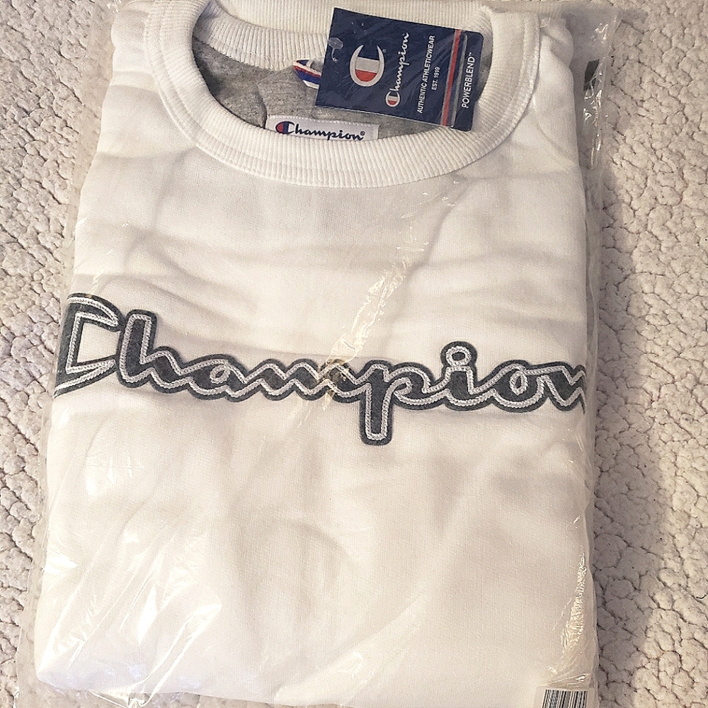 Champion crewneck chest logo